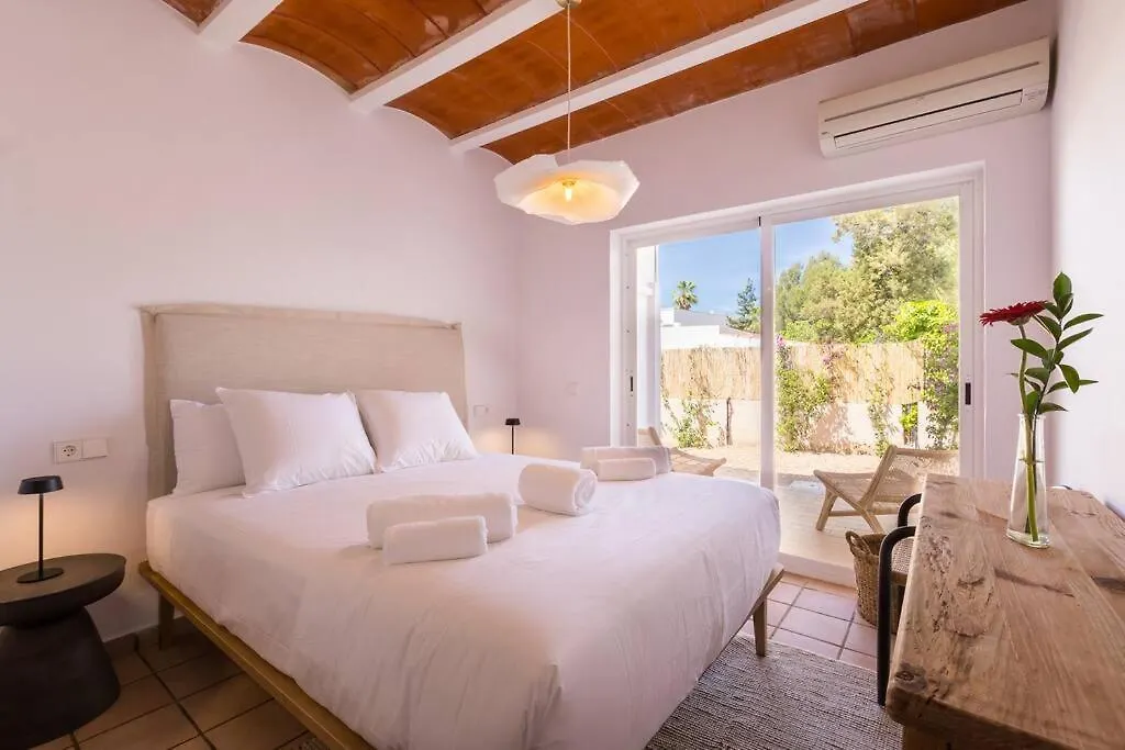 Villa 4 Palms Only 5 Minutes From Ibiza Montecristo